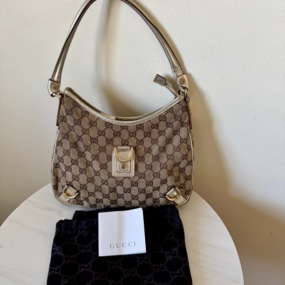 Vintage Gucci Abbey GG Metallic Gold Leather and Beige Shoulder Bag - Picture 10 of 16